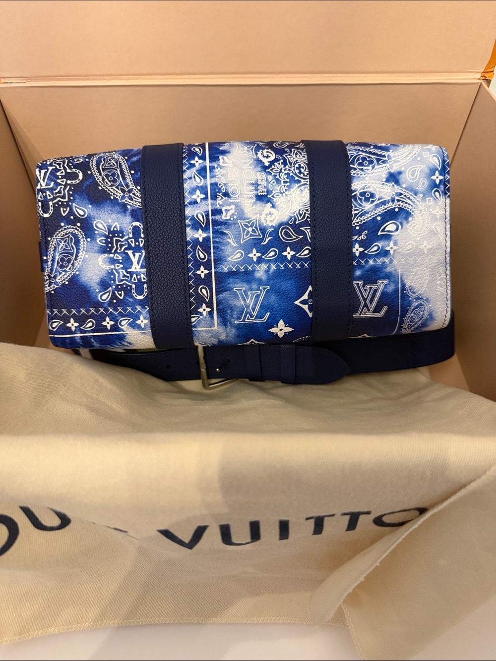Pristine Louis Vuitton Monogram City Keepall Bandouliere Bag Bandana - Picture 6 of 17